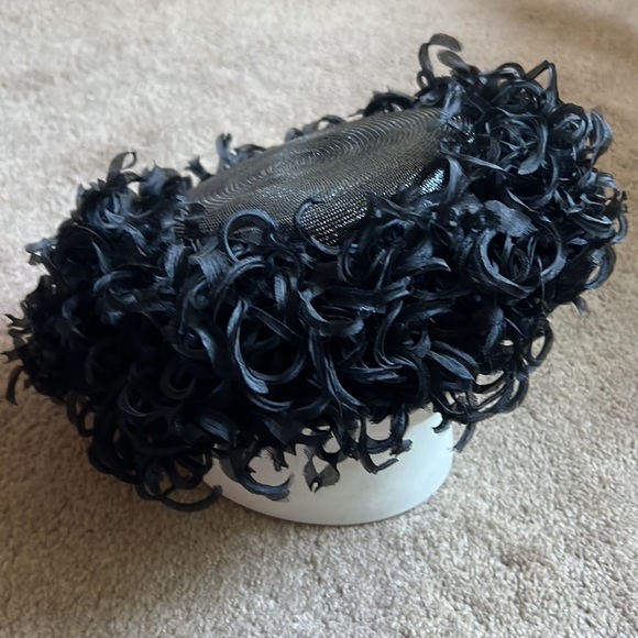 Vintage pillbox hat. - Picture 2 of 6